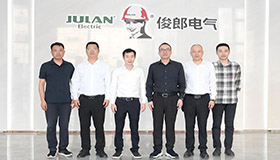 樂清市委常委、柳市鎮(zhèn)黨委書記陳鵬蒞臨俊郎電氣考察指導