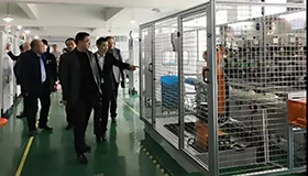 柳市鎮(zhèn)黨委書記蒞臨車間參觀指導